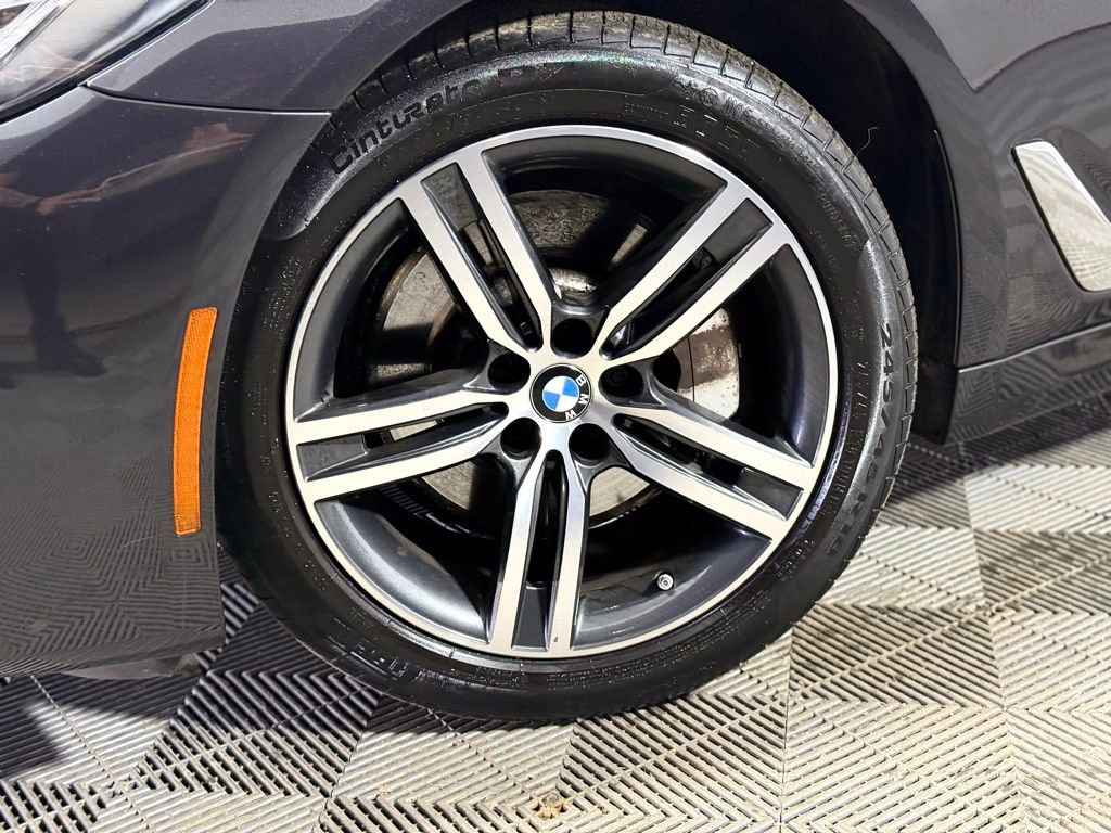 Used 2023 BMW 530i xDrive w/ Convenience Package AWD/4WD image 2