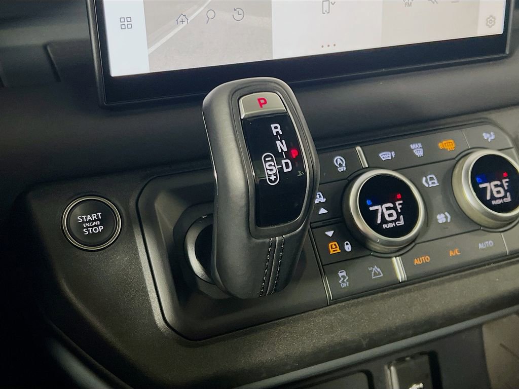 Used 2024 Land Rover Defender 130 X-Dynamic SE image 17