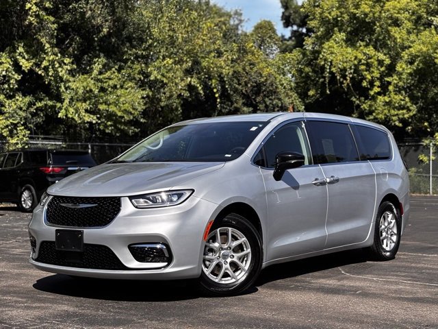 Used 2024 Chrysler Pacifica Touring-L
