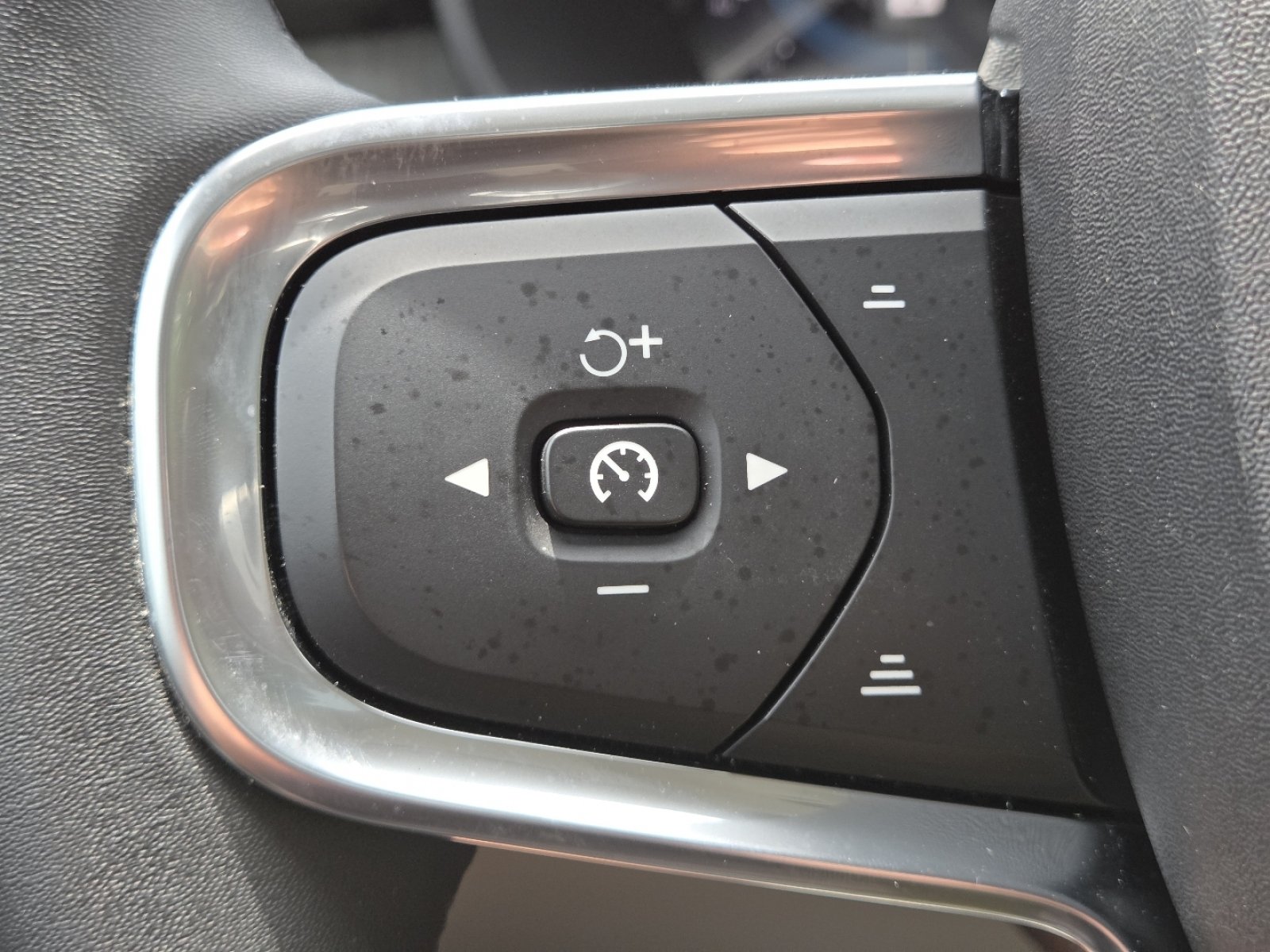 Used 2023 Volvo XC40 B5 Plus w/ Driver Assist Package AWD/4WD image 33