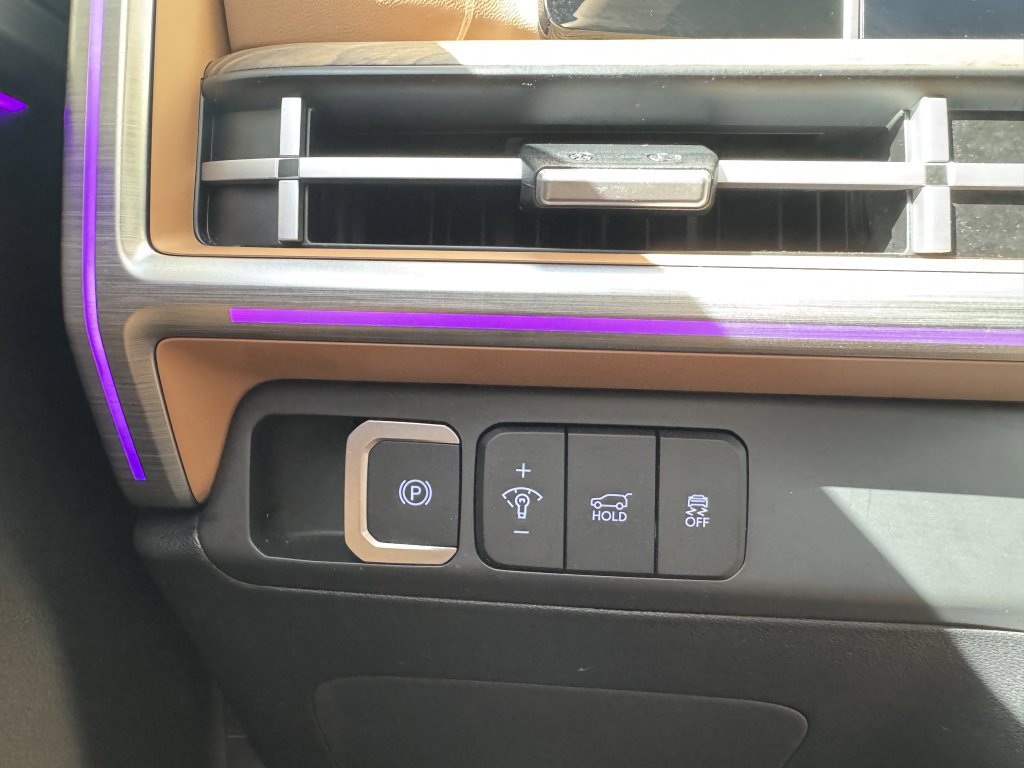 Used 2024 Hyundai Santa Fe Limited image 28