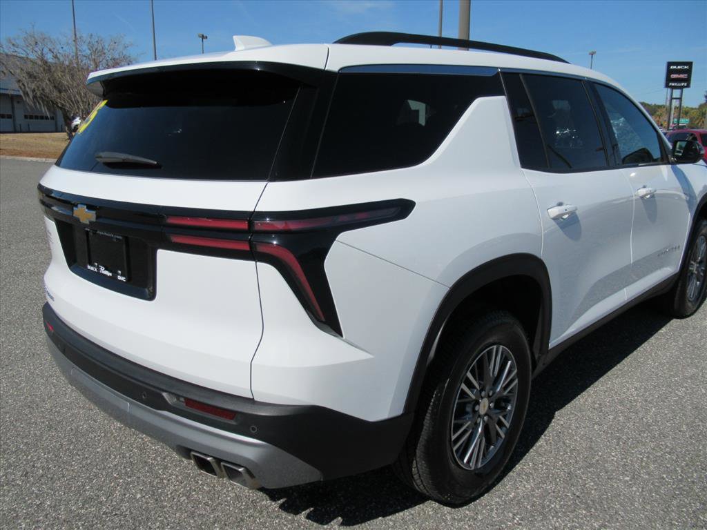 Used 2025 Chevrolet Traverse LT image 7