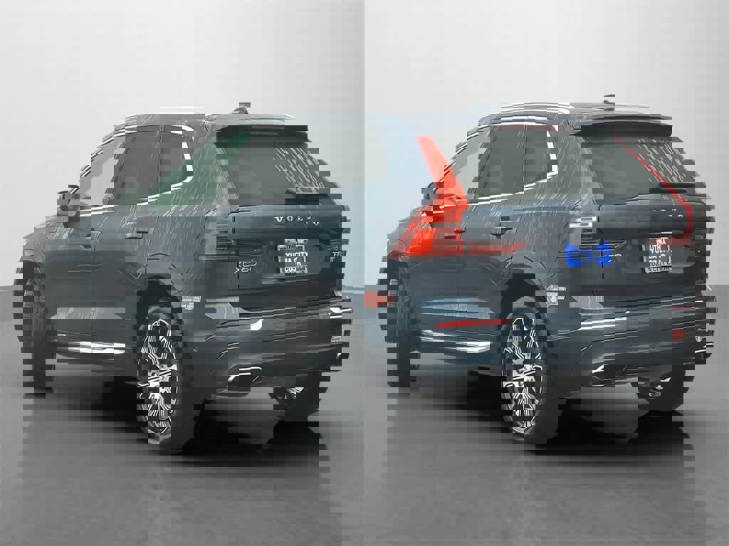 Used 2018 Volvo XC60 T8 Inscription w/ Advanced Package image 4