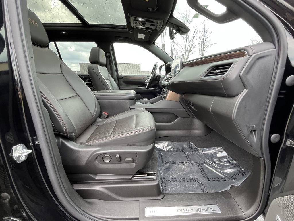 Used 2021 Chevrolet Tahoe High Country w/ Premium Package AWD/4WD image 21