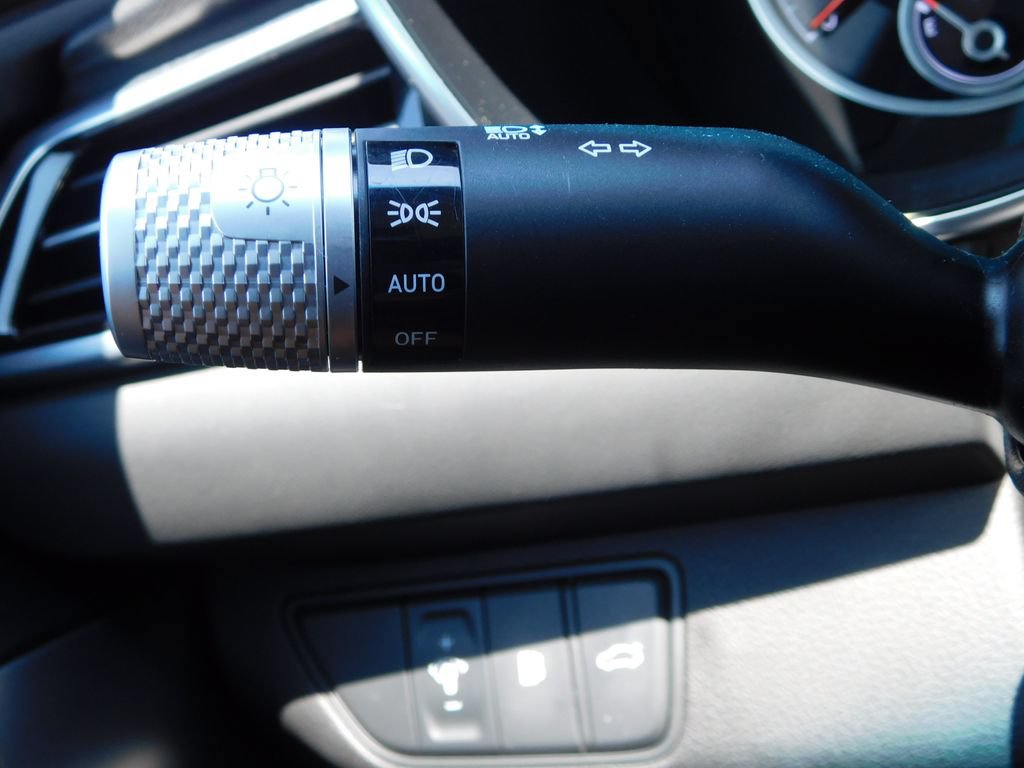 Used 2025 Genesis G70 2.5T AWD/4WD image 26