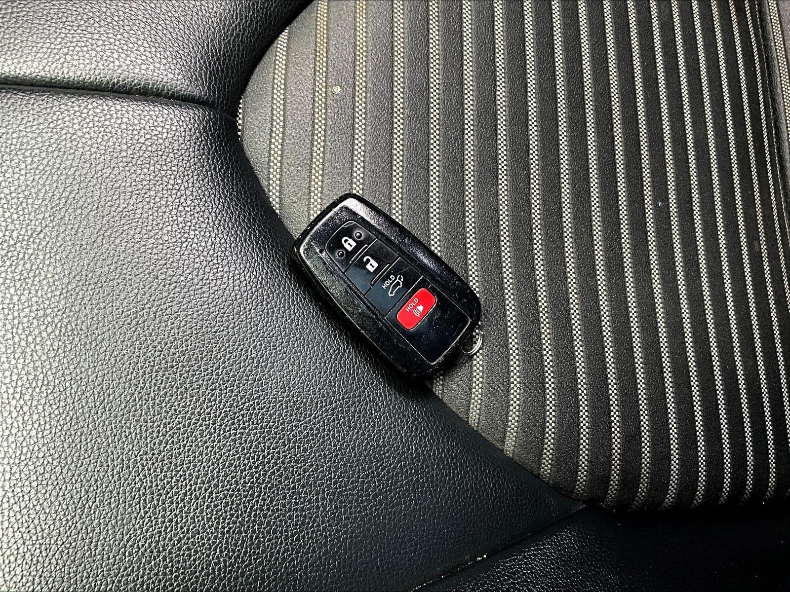 Used 2022 Toyota Highlander XSE AWD/4WD image 36