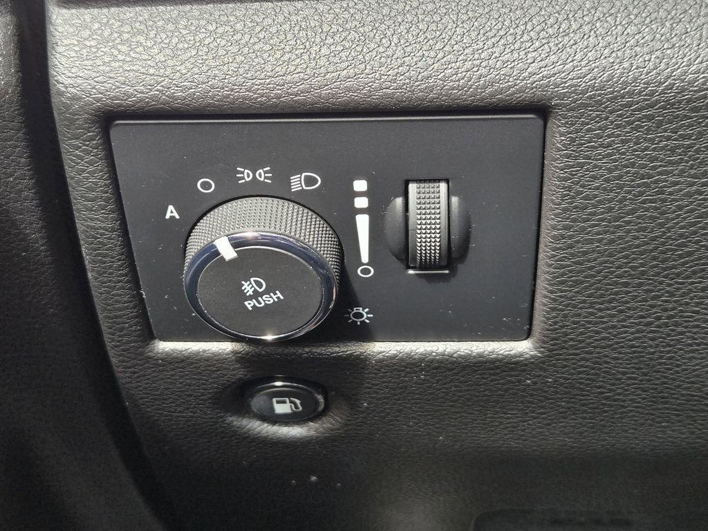 Used 2021 Jeep Grand Cherokee Limited image 16