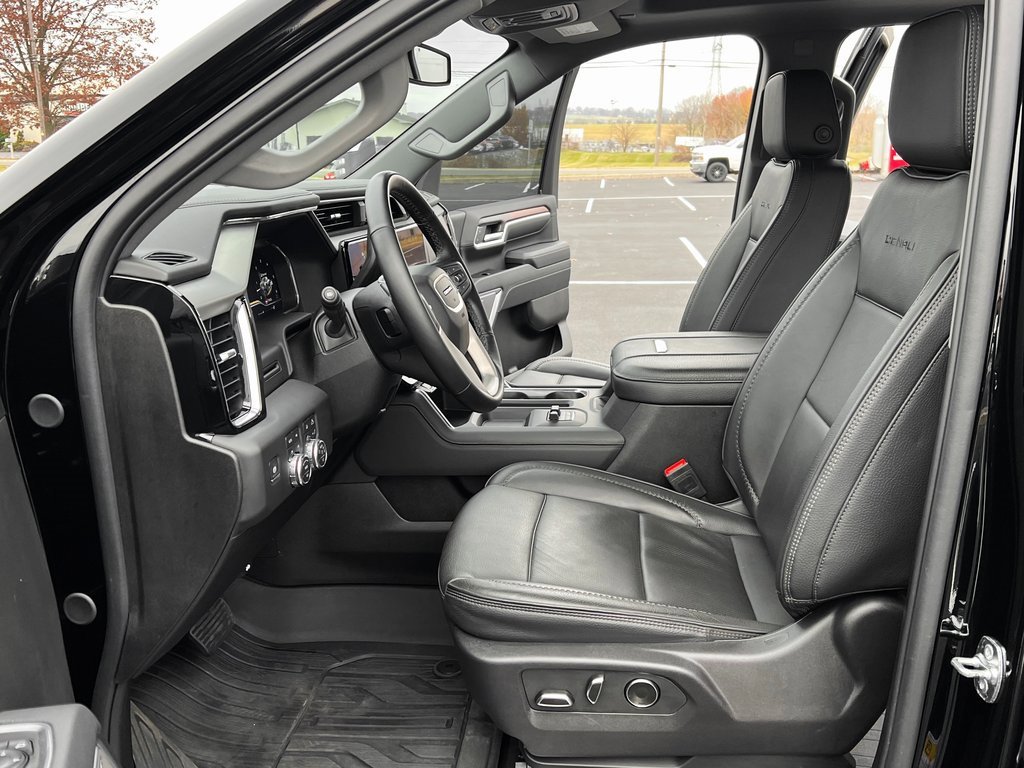 Used 2025 GMC Sierra 2500 Denali image 3