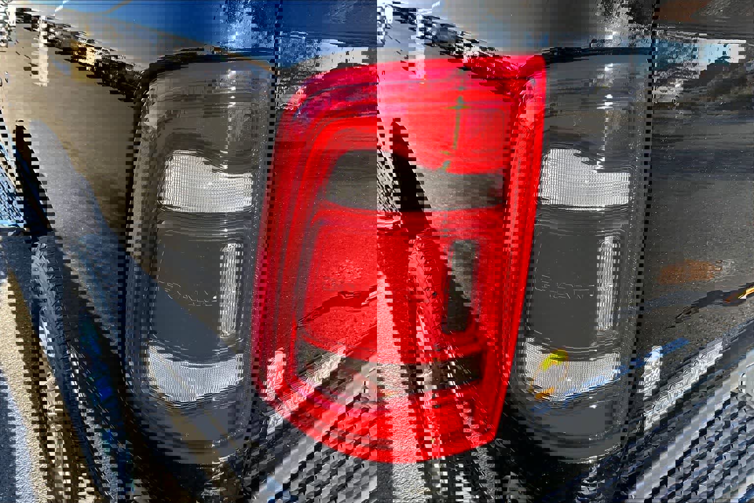 Used 2024 RAM 2500 Laramie w/ Safety Group image 32