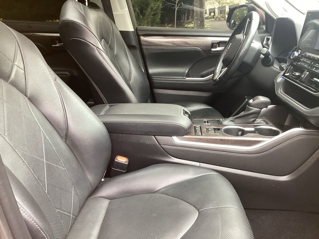 Used 2021 Toyota Highlander Platinum AWD/4WD image 5