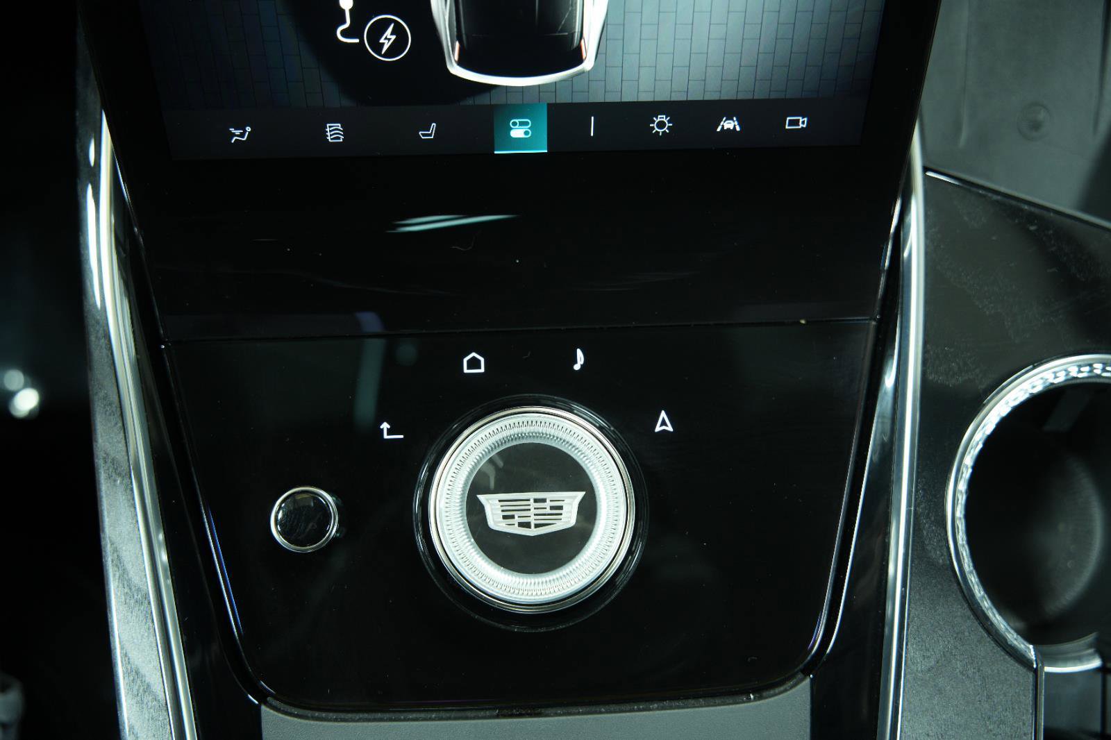 Used 2025 Cadillac Escalade IQ Luxury 2 w/ LPO, Premium Carpet Package image 40