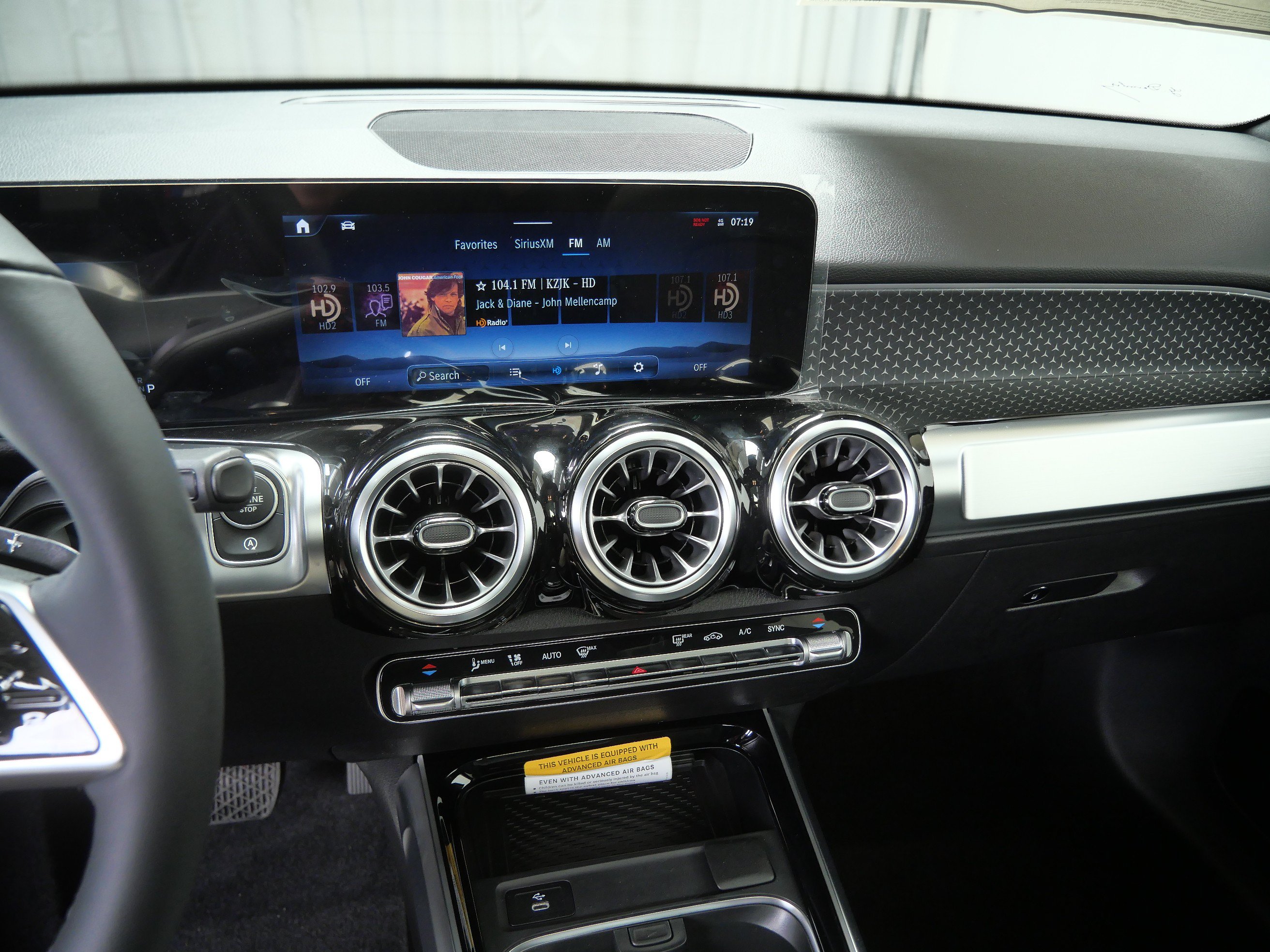 New 2026 Mercedes-Benz GLB 250 4MATIC image 10