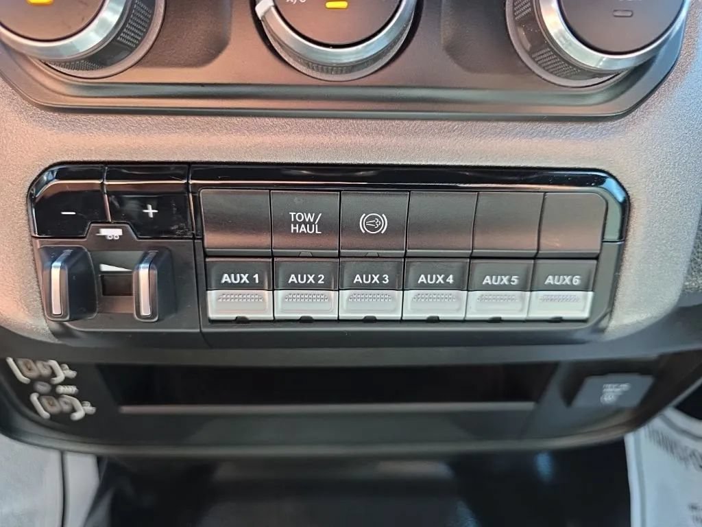 Used 2024 RAM 3500 Tradesman w/ Chrome Appearance Group AWD/4WD image 29