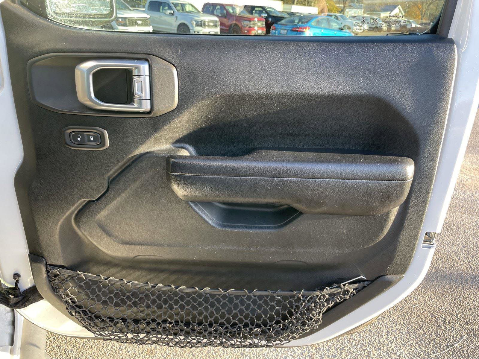 Used 2018 Jeep Wrangler Unlimited Sport S image 42