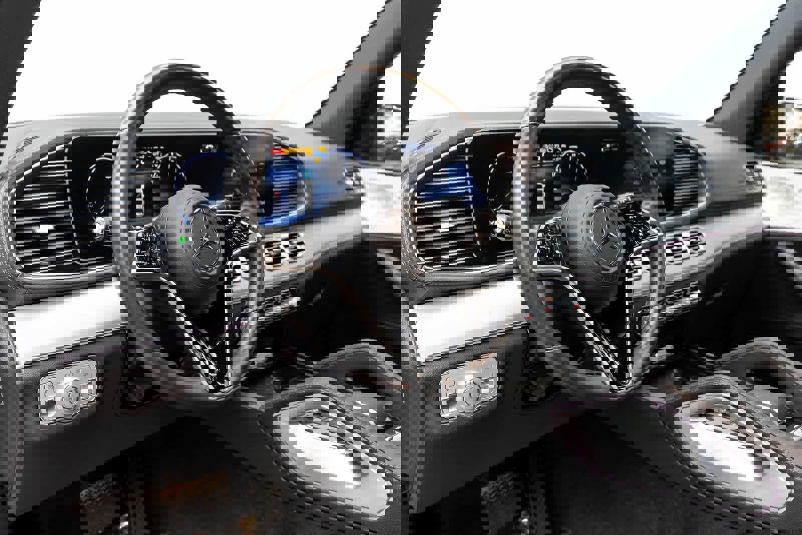 Used 2025 Mercedes-Benz GLS 450 4MATIC image 2