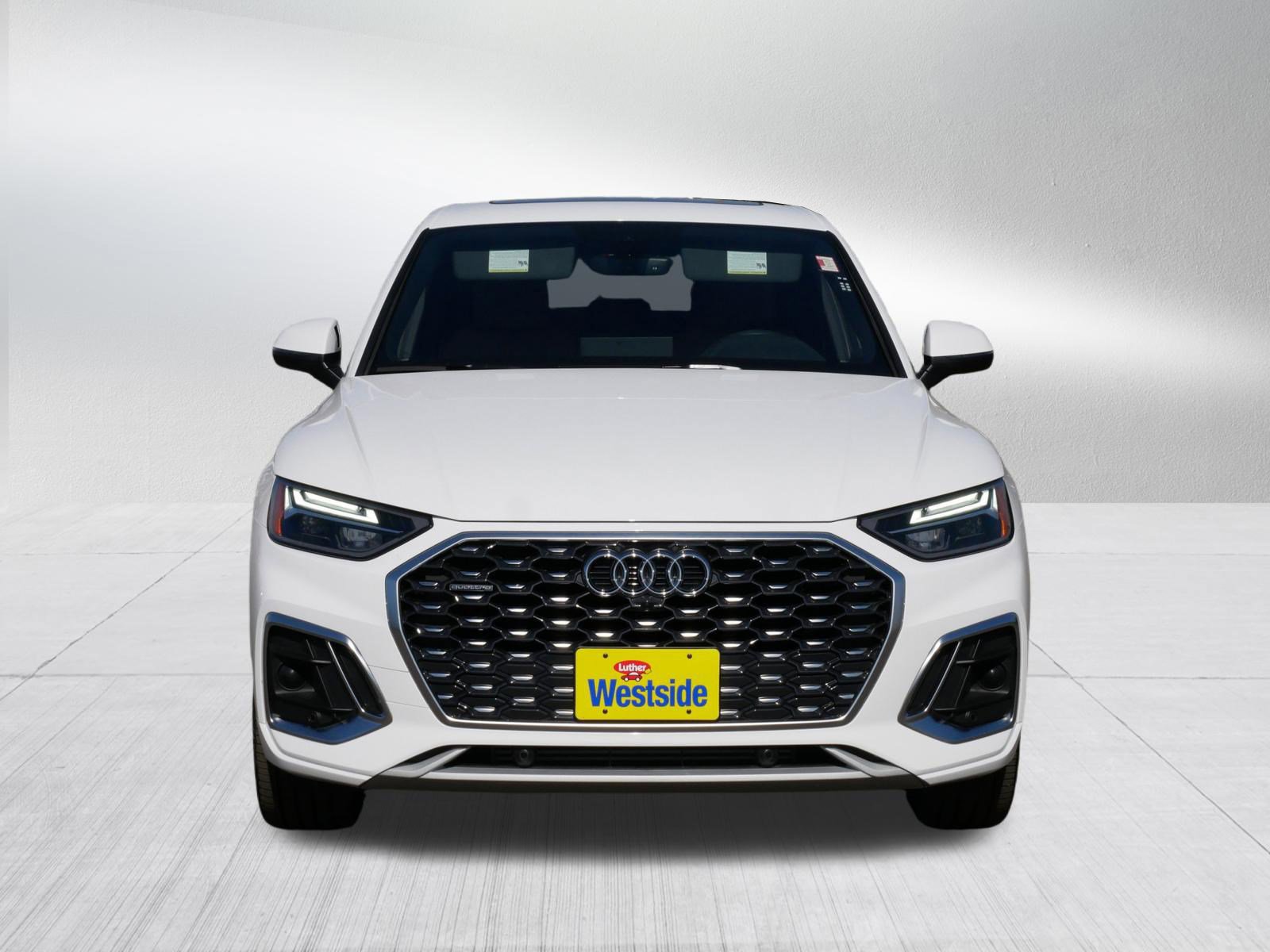Used 2025 Audi Q5 2.0T Premium image 2