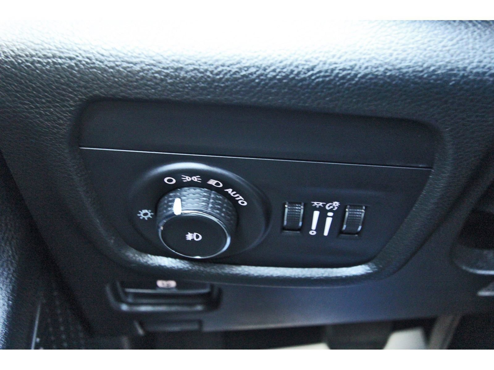 Used 2023 Jeep Grand Cherokee L Limited w/ Black Appearance Package image 19