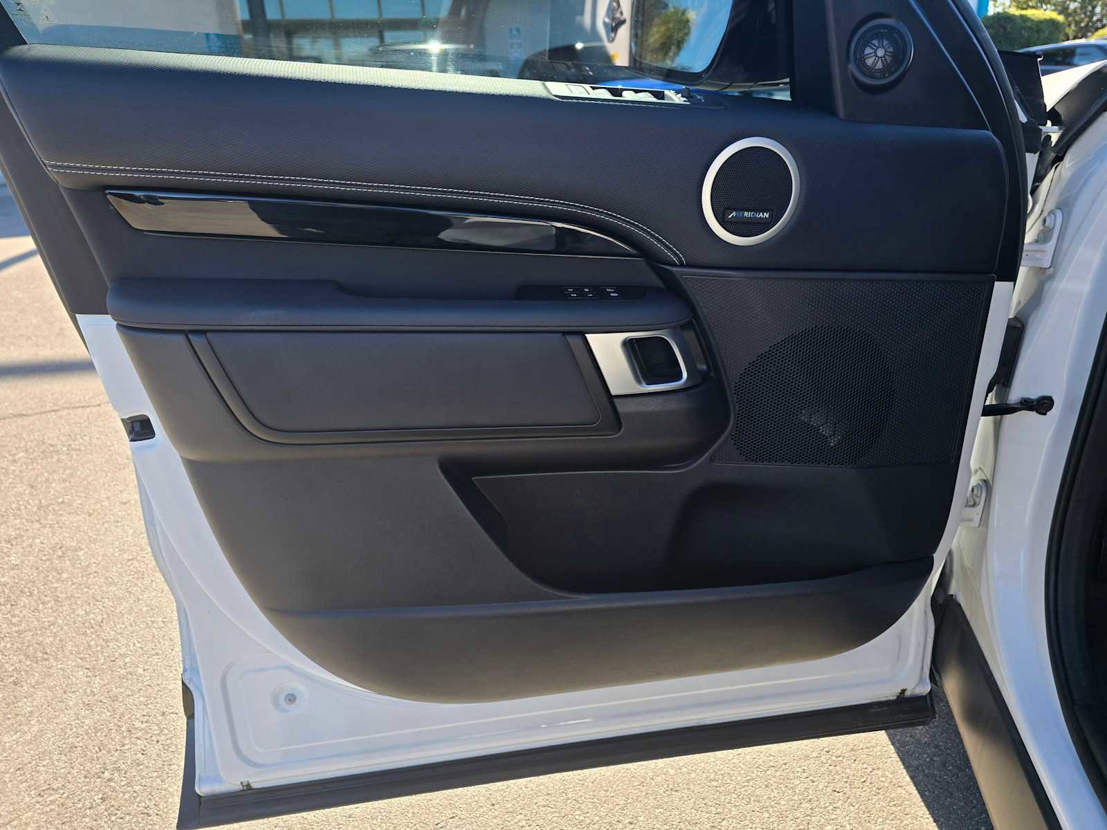 Certified 2023 Land Rover Discovery S R-Dynamic image 31