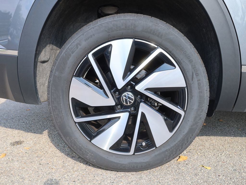 Used 2025 Volkswagen Atlas SEL image 12
