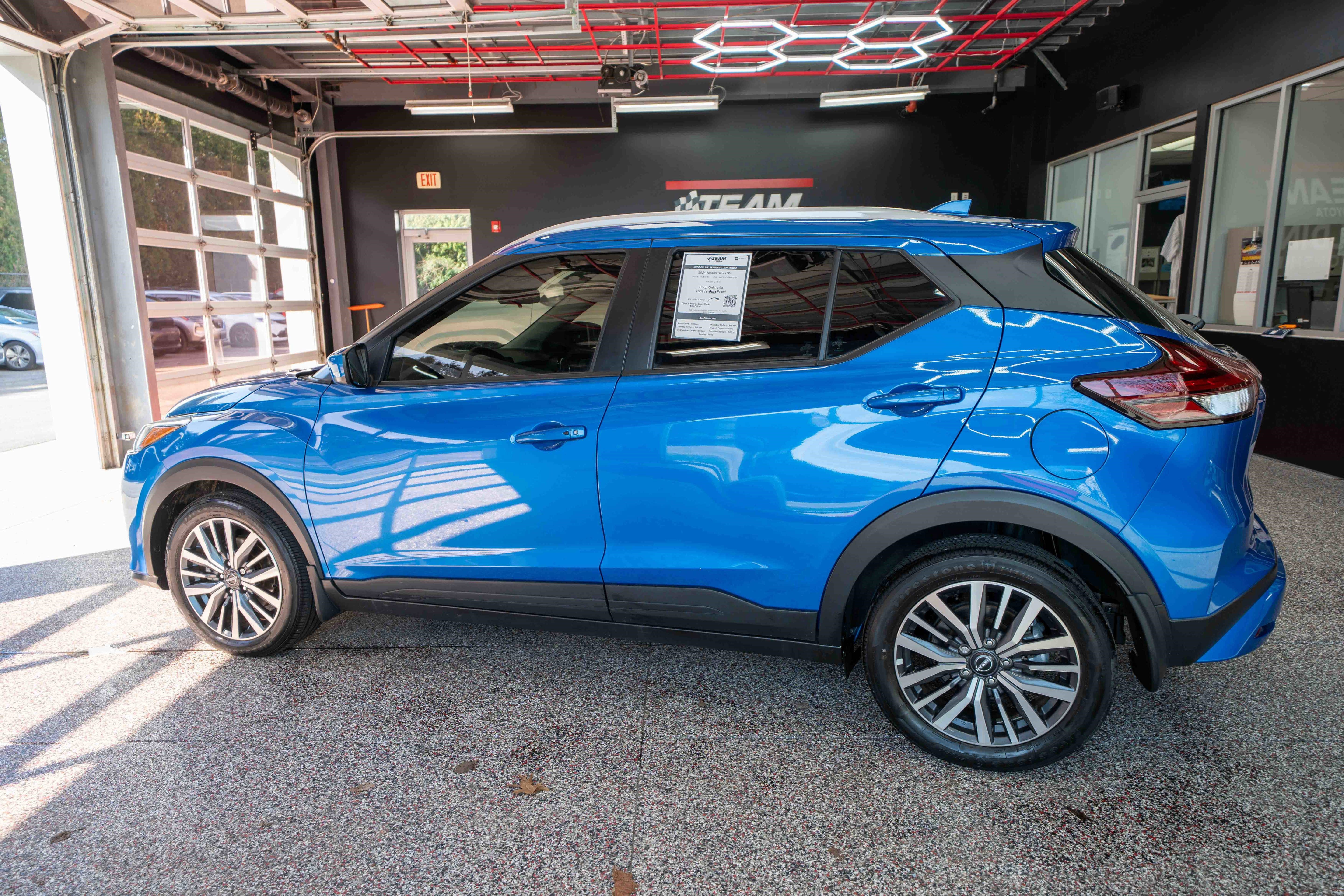 Used 2024 Nissan Kicks SV image 2