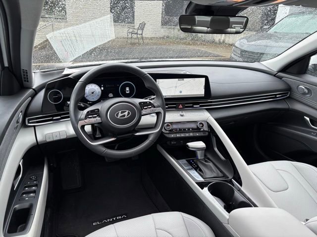 Used 2024 Hyundai Elantra Limited image 11