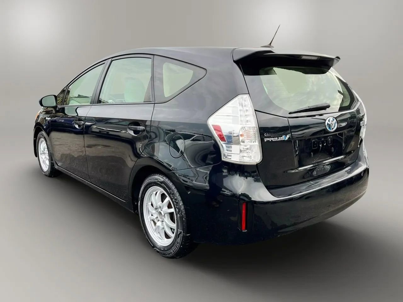 Used 2012 Toyota Prius V Three image 5