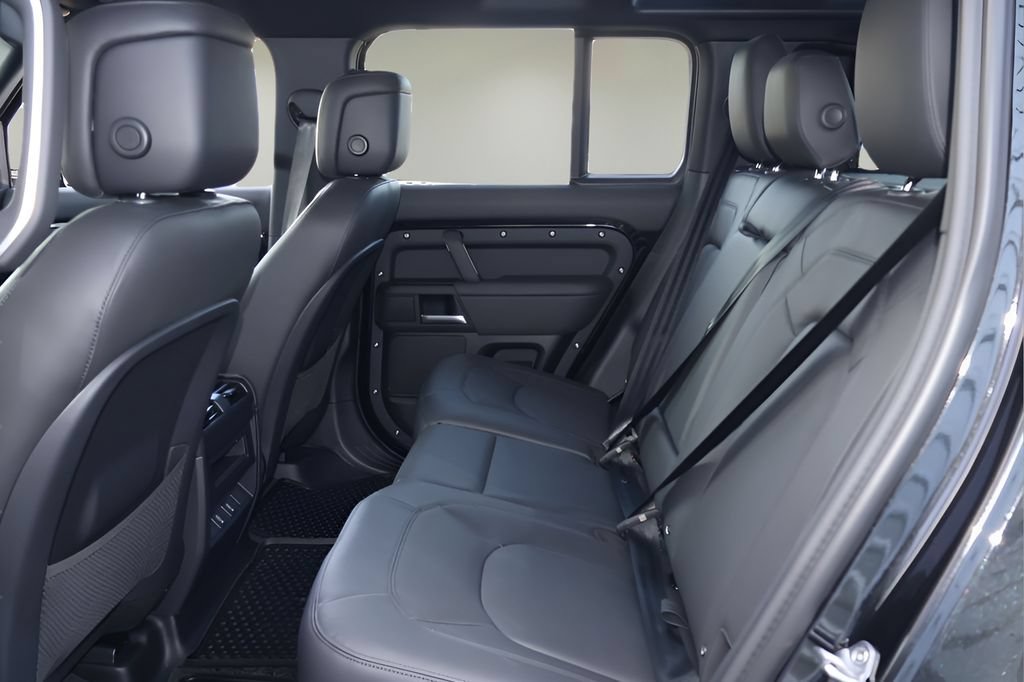 New 2026 Land Rover Defender 110 X-Dynamic SE AWD/4WD image 13