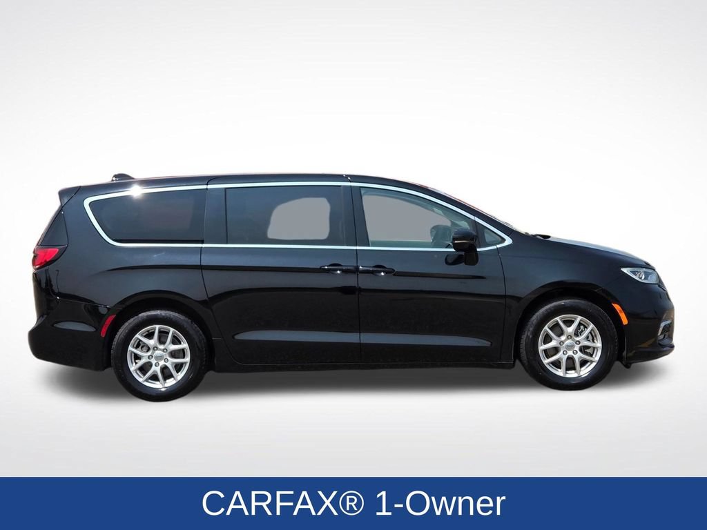 Used 2024 Chrysler Pacifica Touring-L FWD video 2