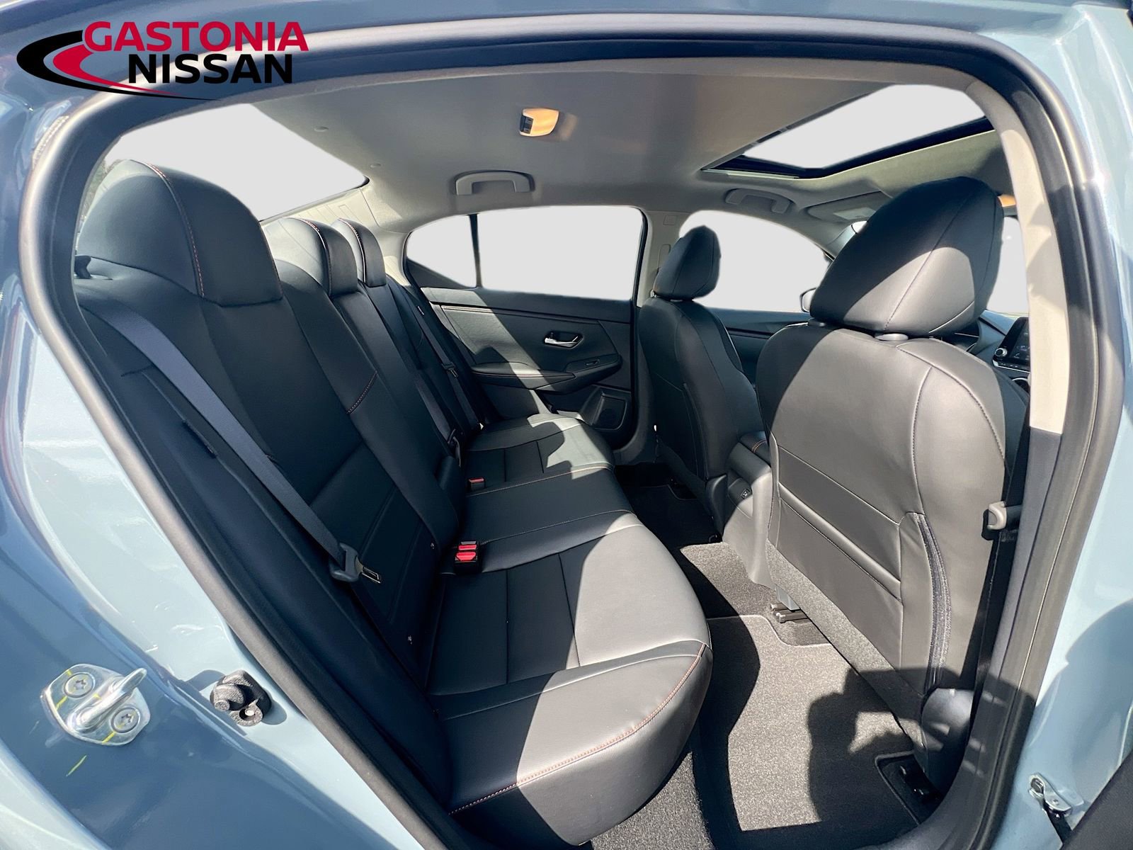 Used 2025 Nissan Sentra SR w/ SR Premium Package image 35