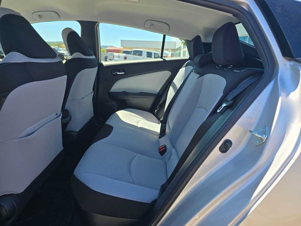 Used 2020 Toyota Prius LE AWD/4WD image 16