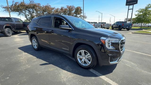 Used 2023 GMC Terrain SLE w/ Driver Convenience Package FWD image 2