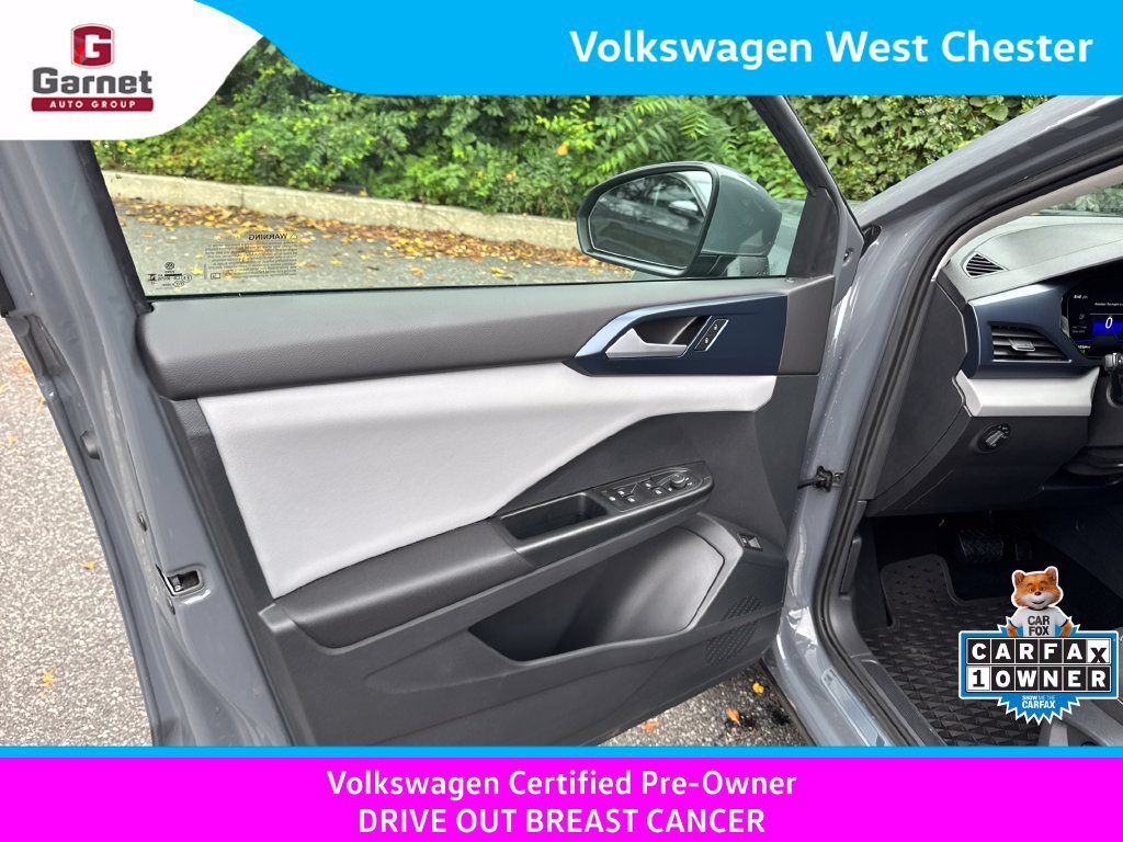 Used 2023 Volkswagen Taos SE w/ Panoramic Sunroof Package AWD/4WD image 11