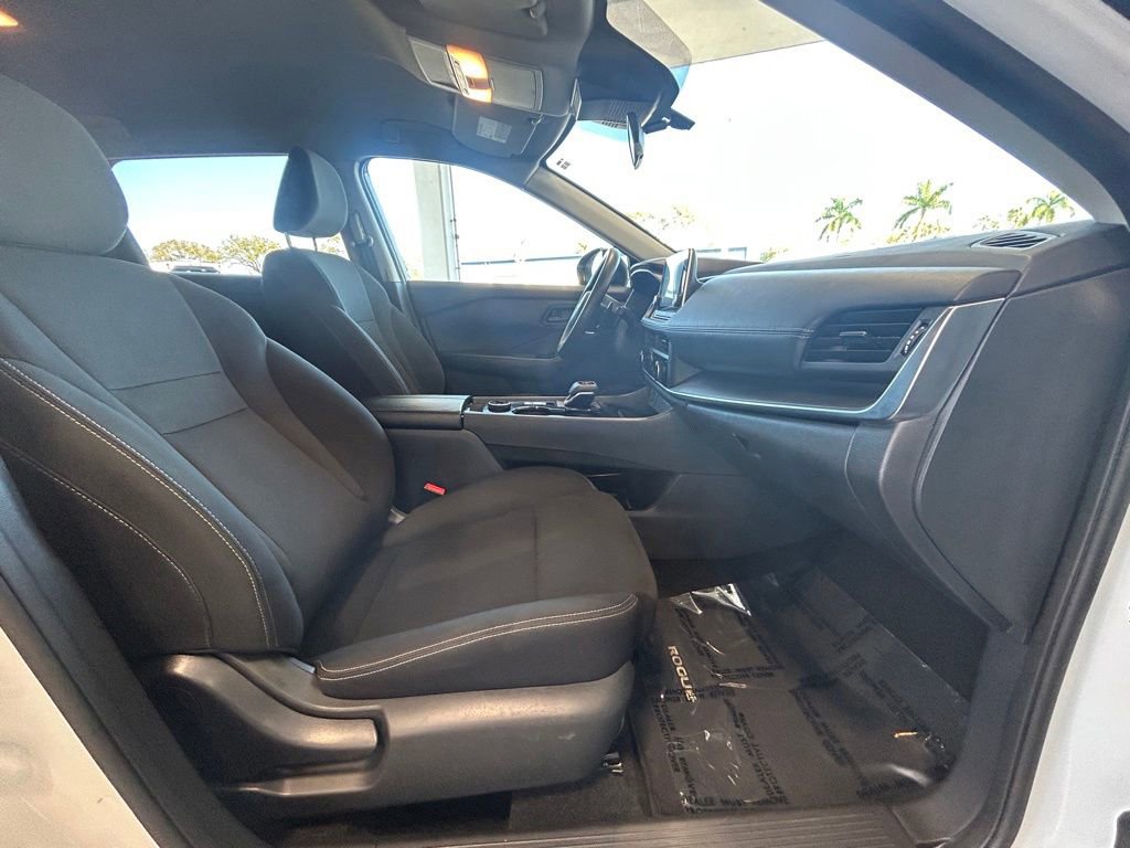 Used 2024 Nissan Rogue S image 23
