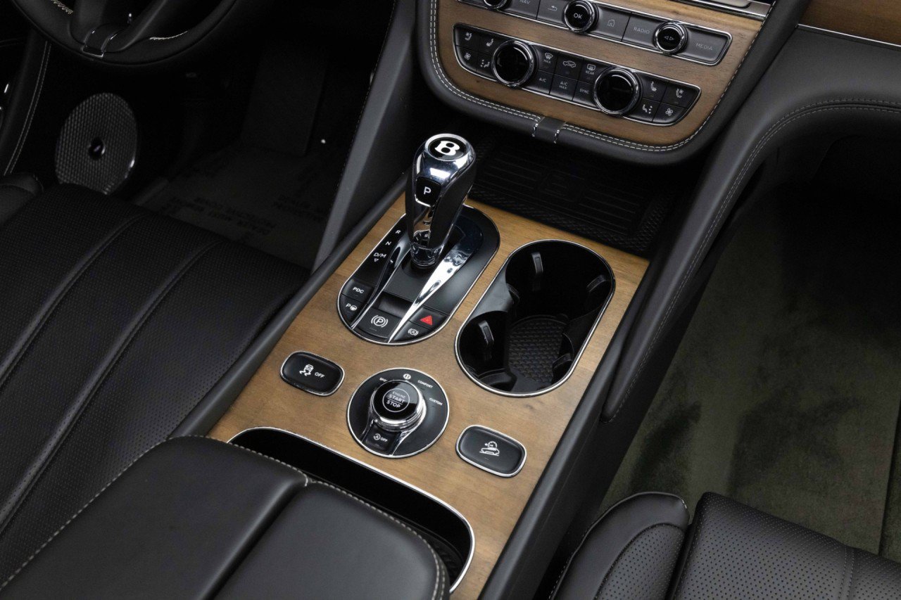 Used 2023 Bentley Bentayga Extended Wheelbase AWD/4WD image 14