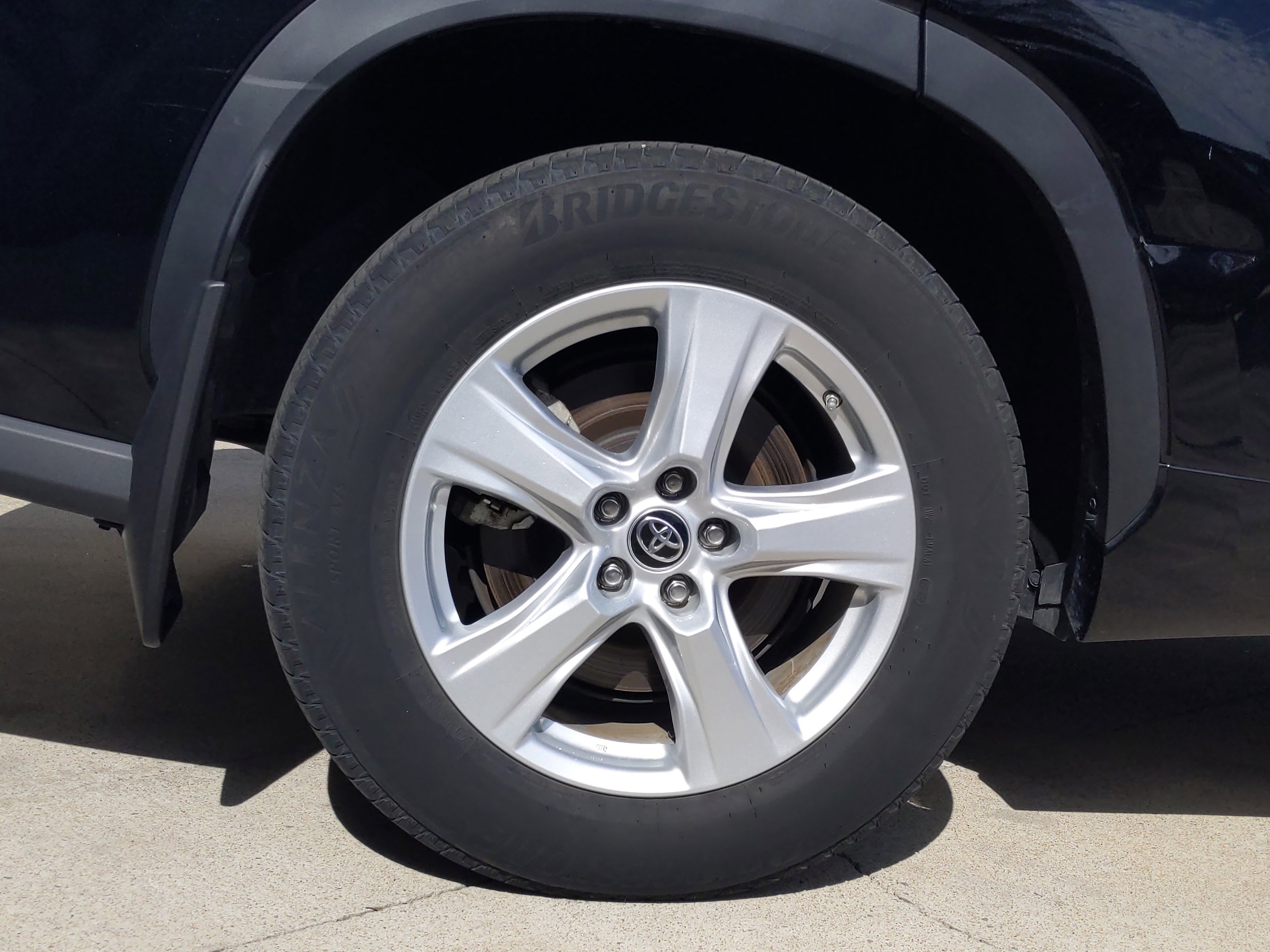 Used 2023 Toyota Highlander LE image 17