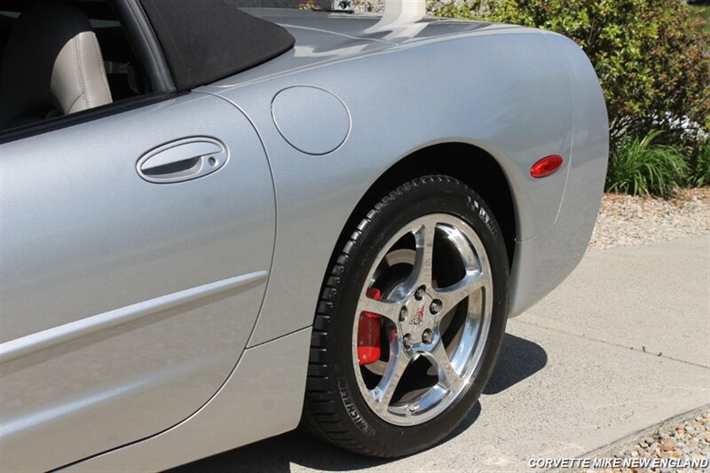 Used 2002 Chevrolet Corvette Coupe w/ Preferred Equipment Group2 RWD image 12