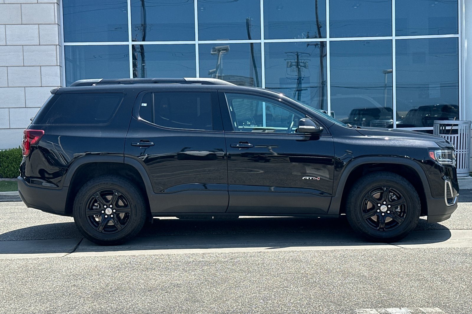 Certified 2023 GMC Acadia AT4 AWD/4WD image 3