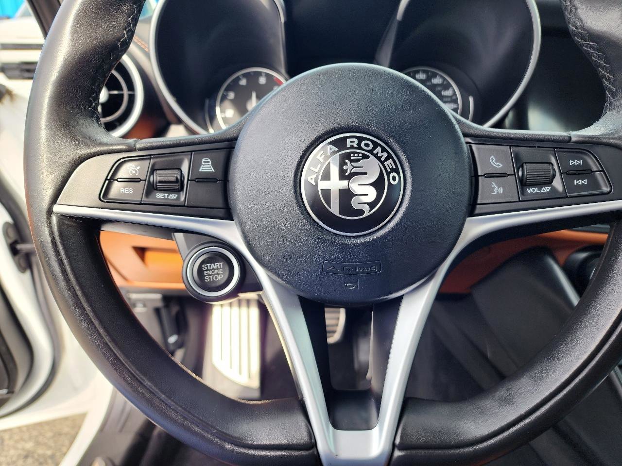 Used 2017 Alfa Romeo Giulia Ti w/ TI Lusso Package AWD/4WD image 17