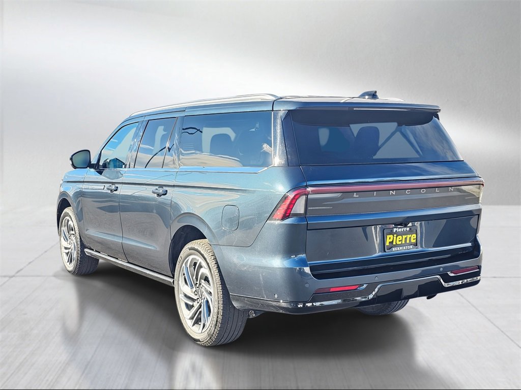 Used 2025 Lincoln Navigator L Reserve image 4