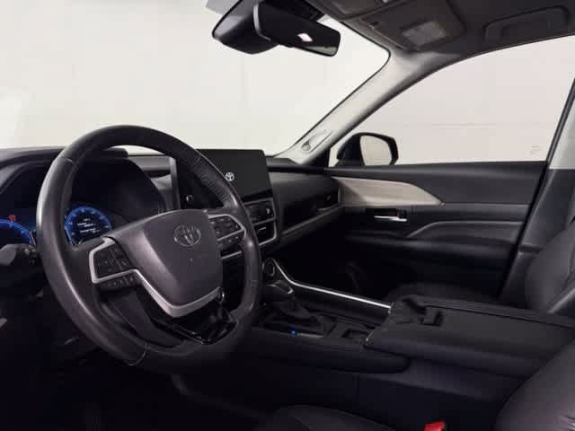 Used 2024 Toyota Grand Highlander AWD image 4