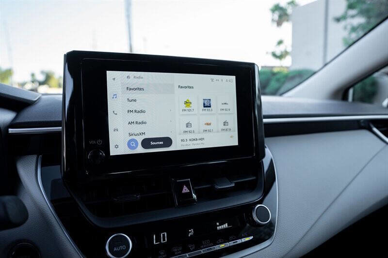 Used 2025 Toyota Corolla LE w/ Convenience Package image 13