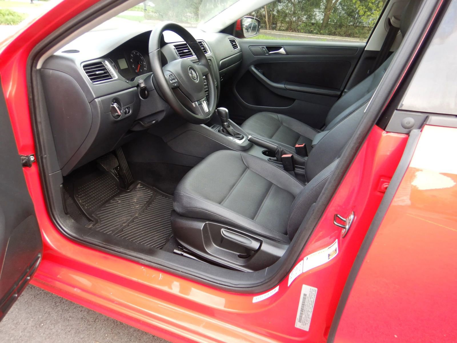 Used 2011 Volkswagen Jetta SE FWD image 11