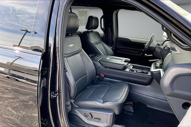 Used 2025 Ford Expedition Max Platinum w/ Stealth Performance Package AWD/4WD image 29