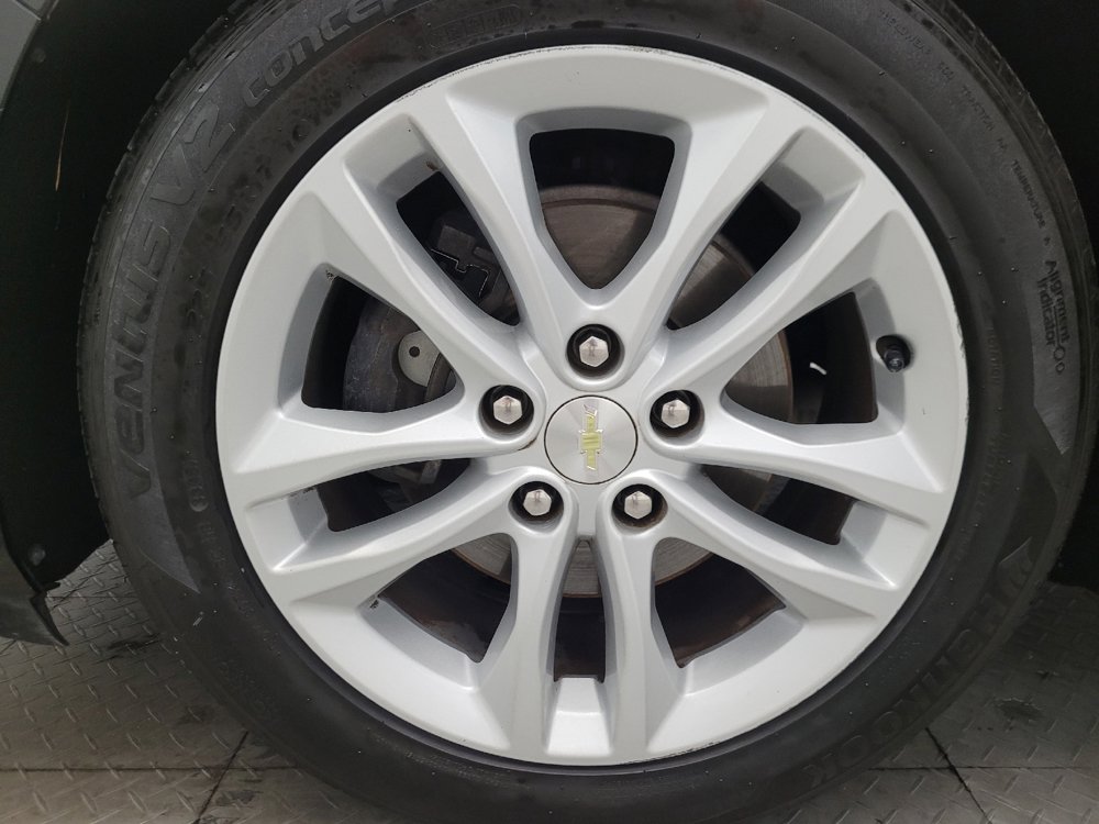 Used 2017 Chevrolet Malibu LT FWD image 31