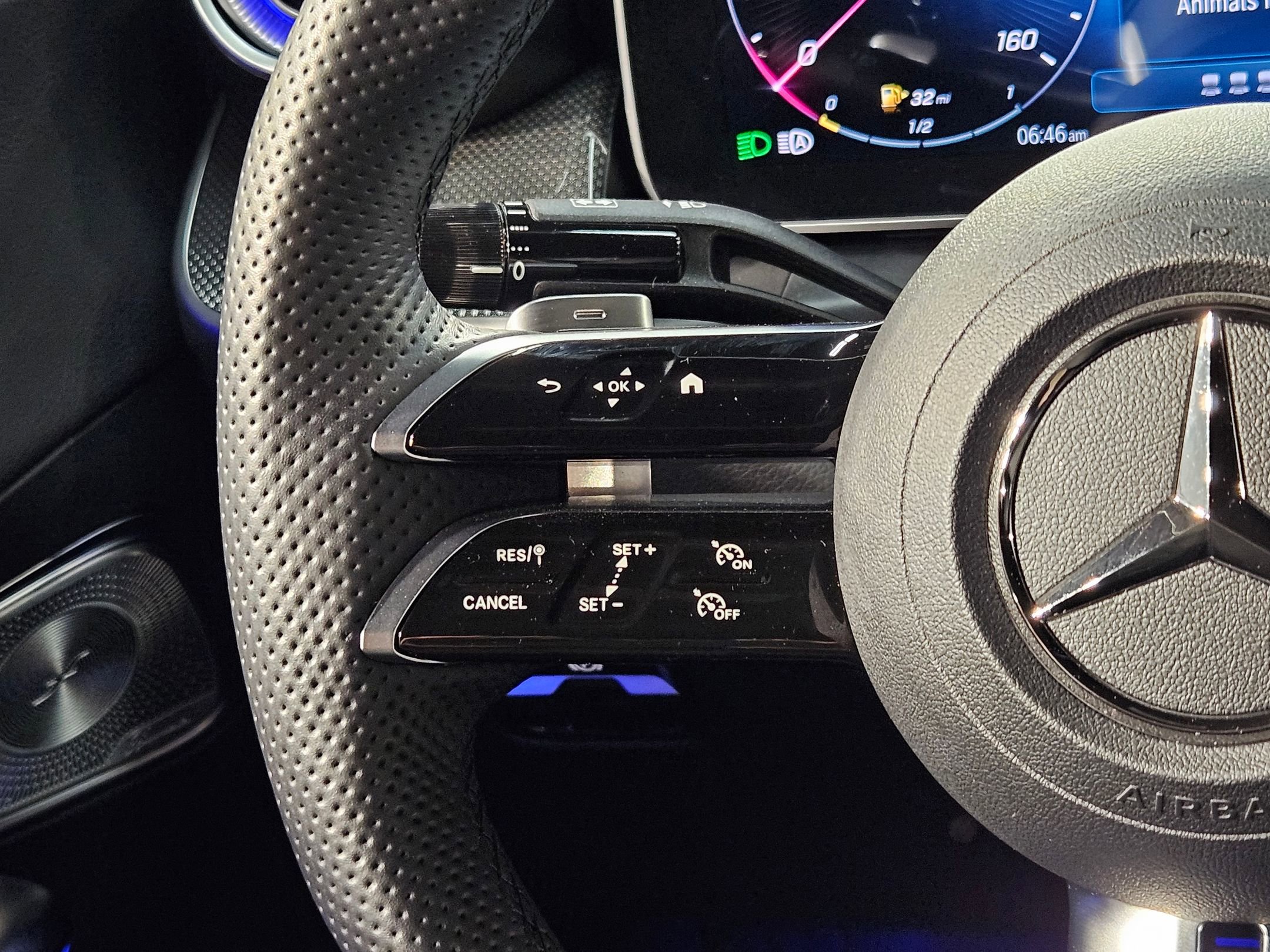 Used 2025 Mercedes-Benz GLC 300 4MATIC image 28