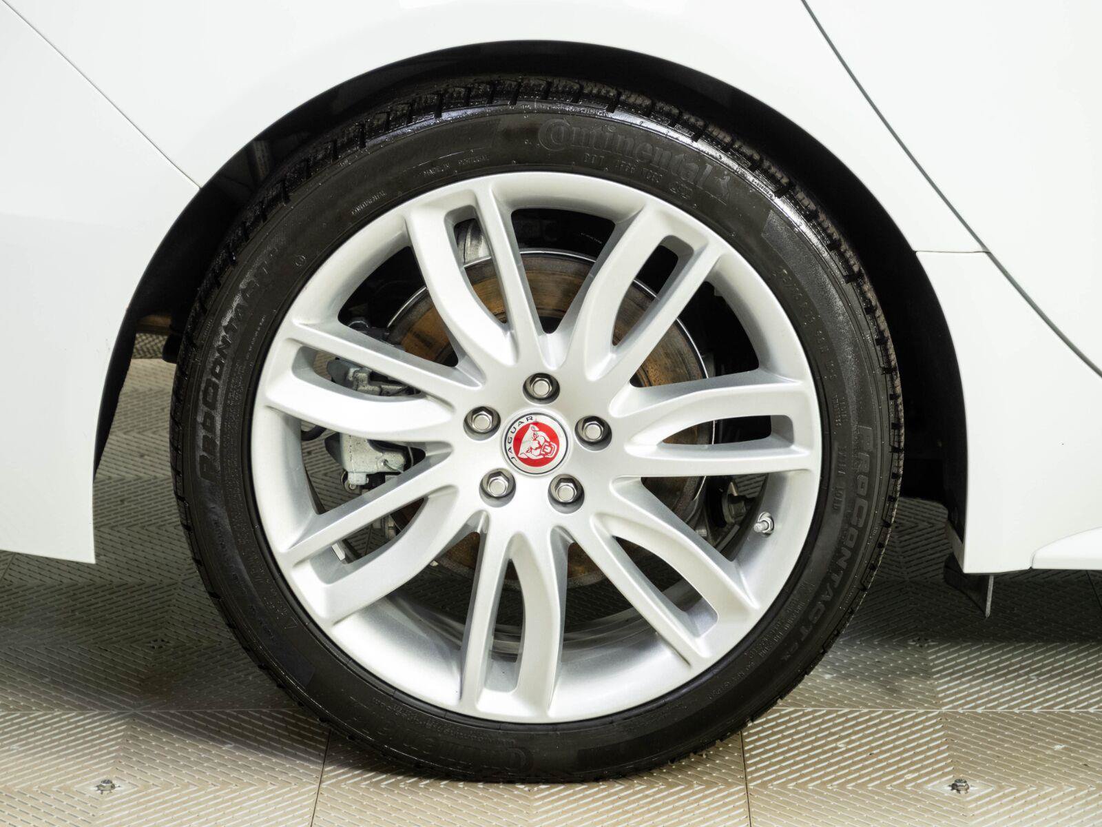 Used 2022 Jaguar XF R-Dynamic SE AWD/4WD image 38