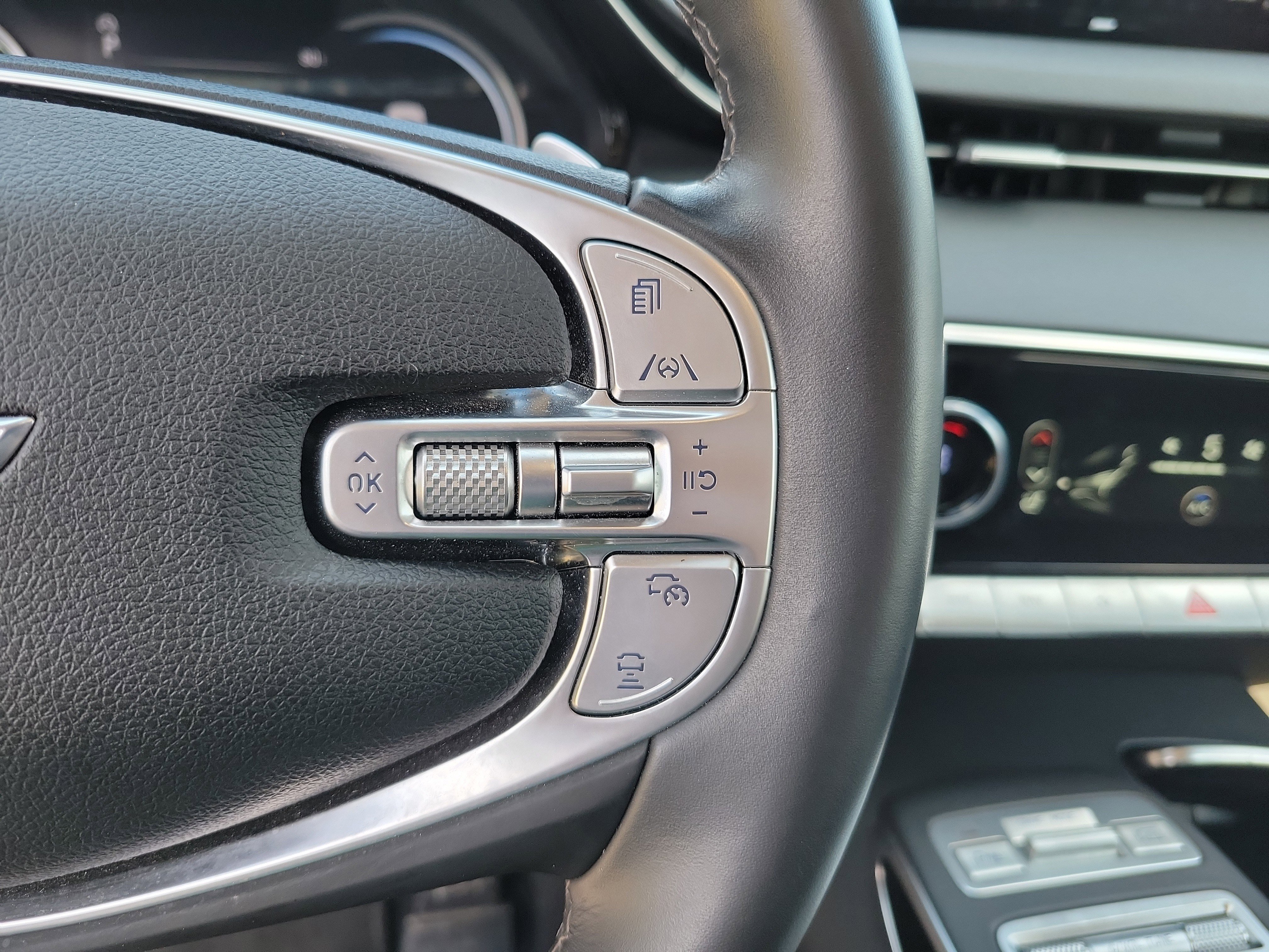 Used 2025 Genesis GV70 2.5T image 16