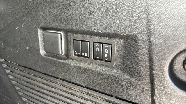 Used 2024 GMC Yukon Denali image 38