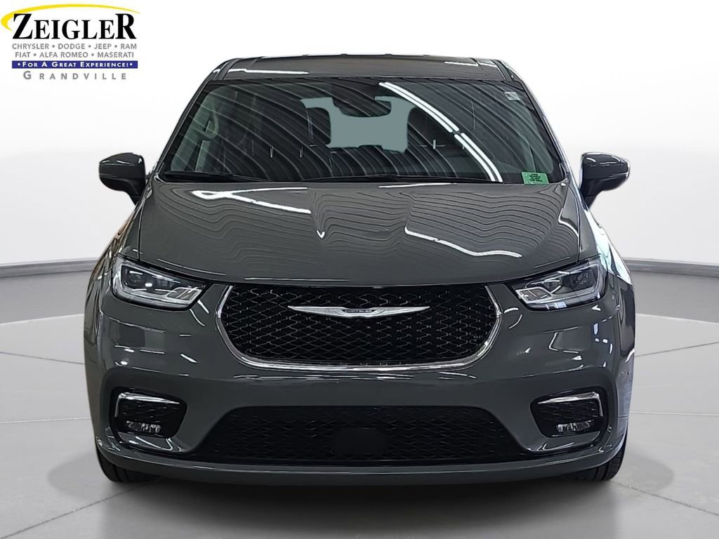 Certified 2023 Chrysler Pacifica Touring-L FWD image 2