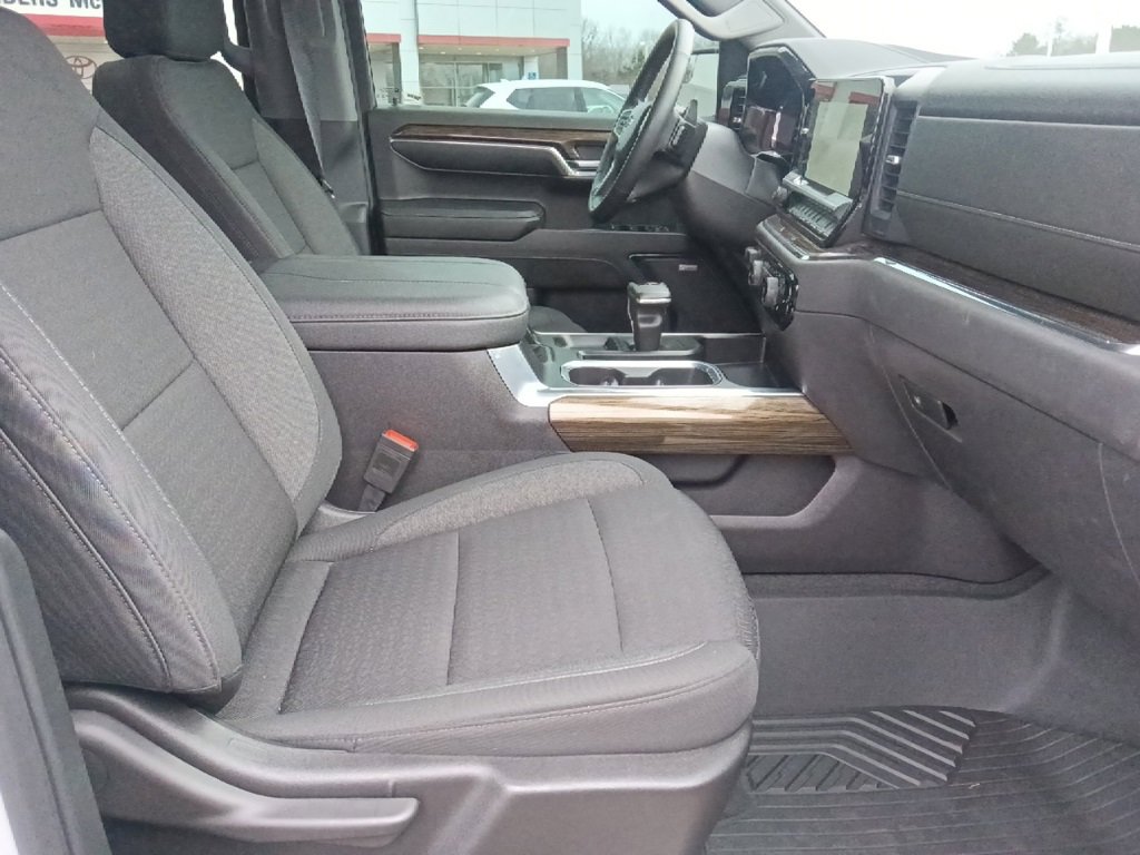 Used 2024 Chevrolet Silverado 1500 LT Trail Boss w/ Convenience Package II image 30